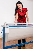 Dahle 446s Premium Rotary Trimmer w/Stand, 25 Sheet Capacity, Self-Sharpening - Image 4